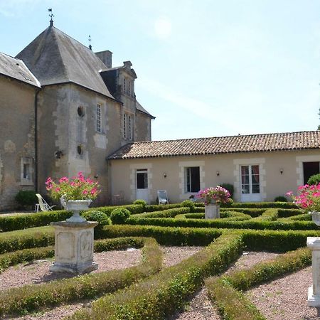 Logis Du Chateau Du Bois Doucet Bignoux Exterior foto