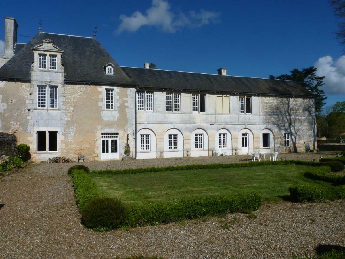 Logis Du Chateau Du Bois Doucet Bignoux Exterior foto
