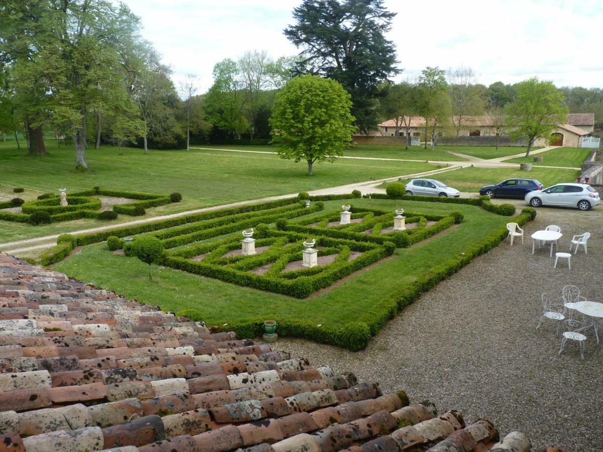 Logis Du Chateau Du Bois Doucet Bignoux Exterior foto