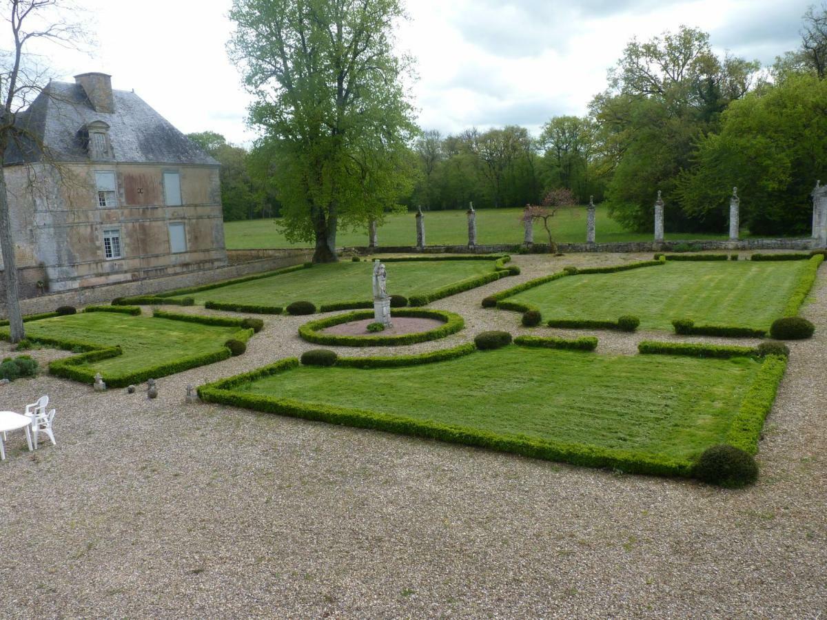 Logis Du Chateau Du Bois Doucet Bignoux Exterior foto