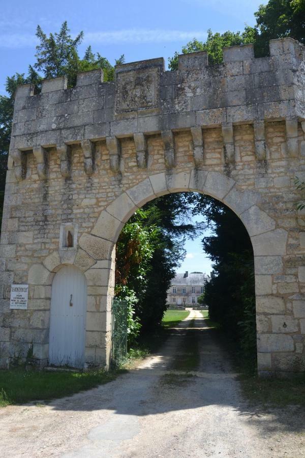 Logis Du Chateau Du Bois Doucet Bignoux Exterior foto