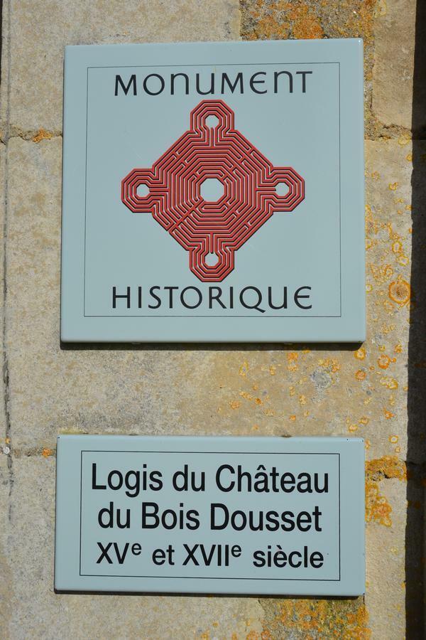 Logis Du Chateau Du Bois Doucet Bignoux Exterior foto